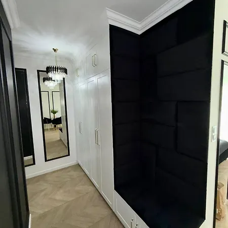 Apartment Just Unique Black