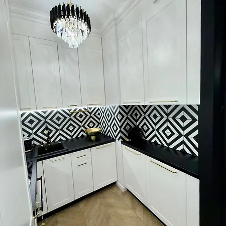 Just Unique Black * Πόζναν