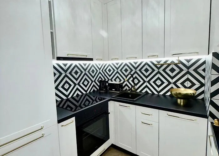 Just Unique Black Poznan