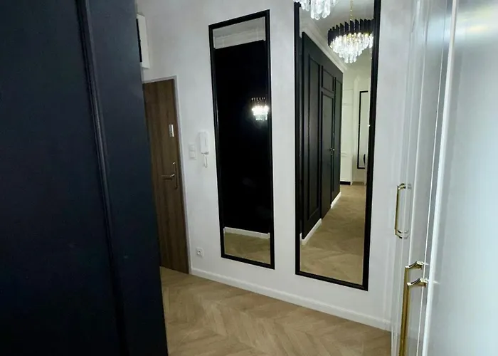 Just Unique Black Apartment Poznan