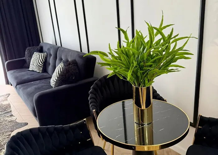 Just Unique Black Poznan