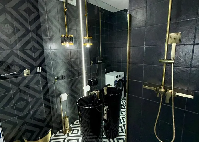 Just Unique Black Poznan