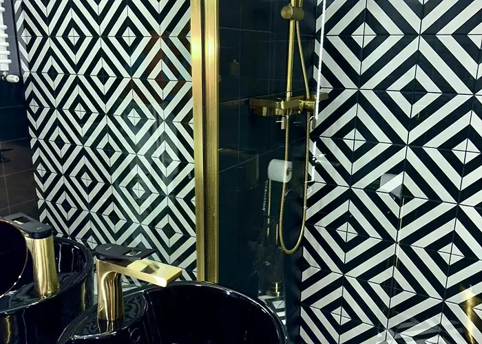 Just Unique Black Poznan