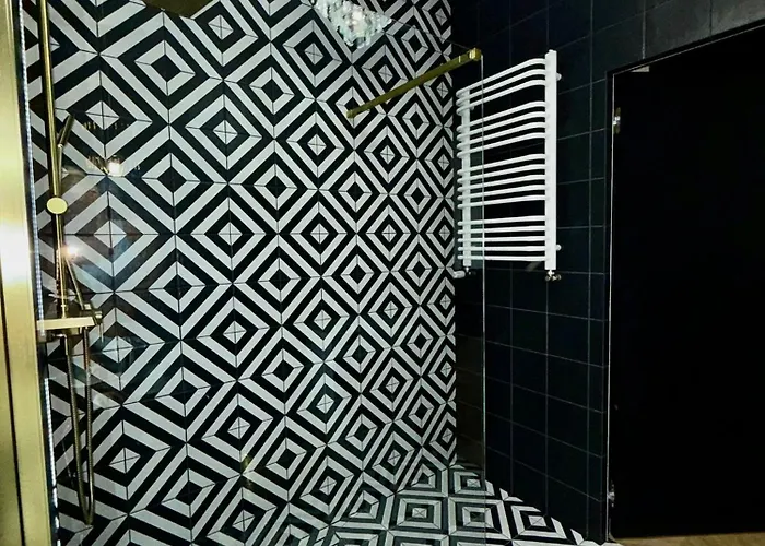 Just Unique Black Apartment Poznan